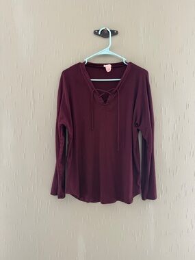 Women's Lace-Up V-Neck Long Sleeve Tee in Burgundy